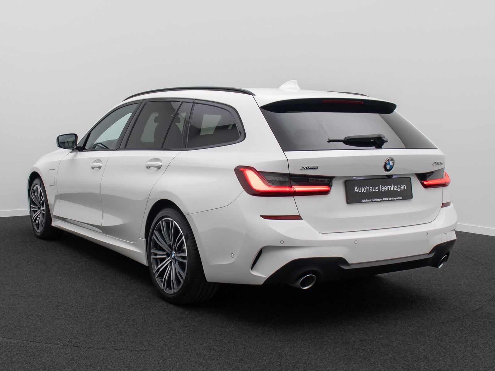 Fahrzeugabbildung BMW 330e xD M Sport 360&deg; Alarm HUD DAB Laser H/K 18"
