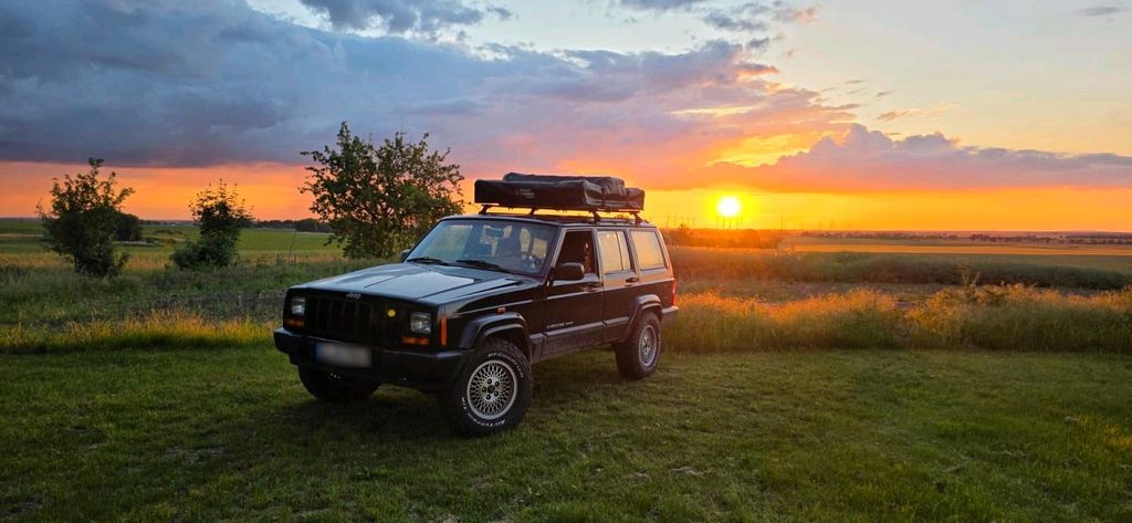 Image of Jeep Cherokee