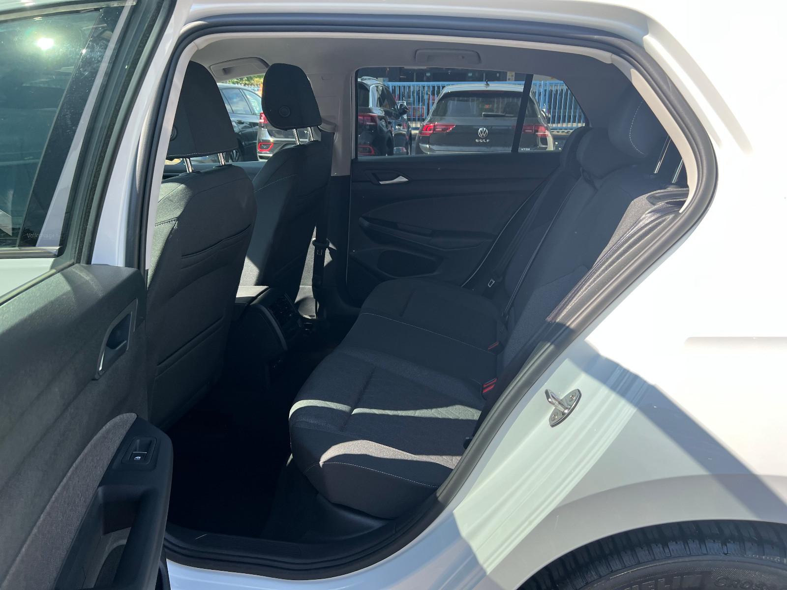 Volkswagen Golf VIII Lim. Life 1.5 eTSI DSG -NAVI -PDC -LED, миниатюра 21
