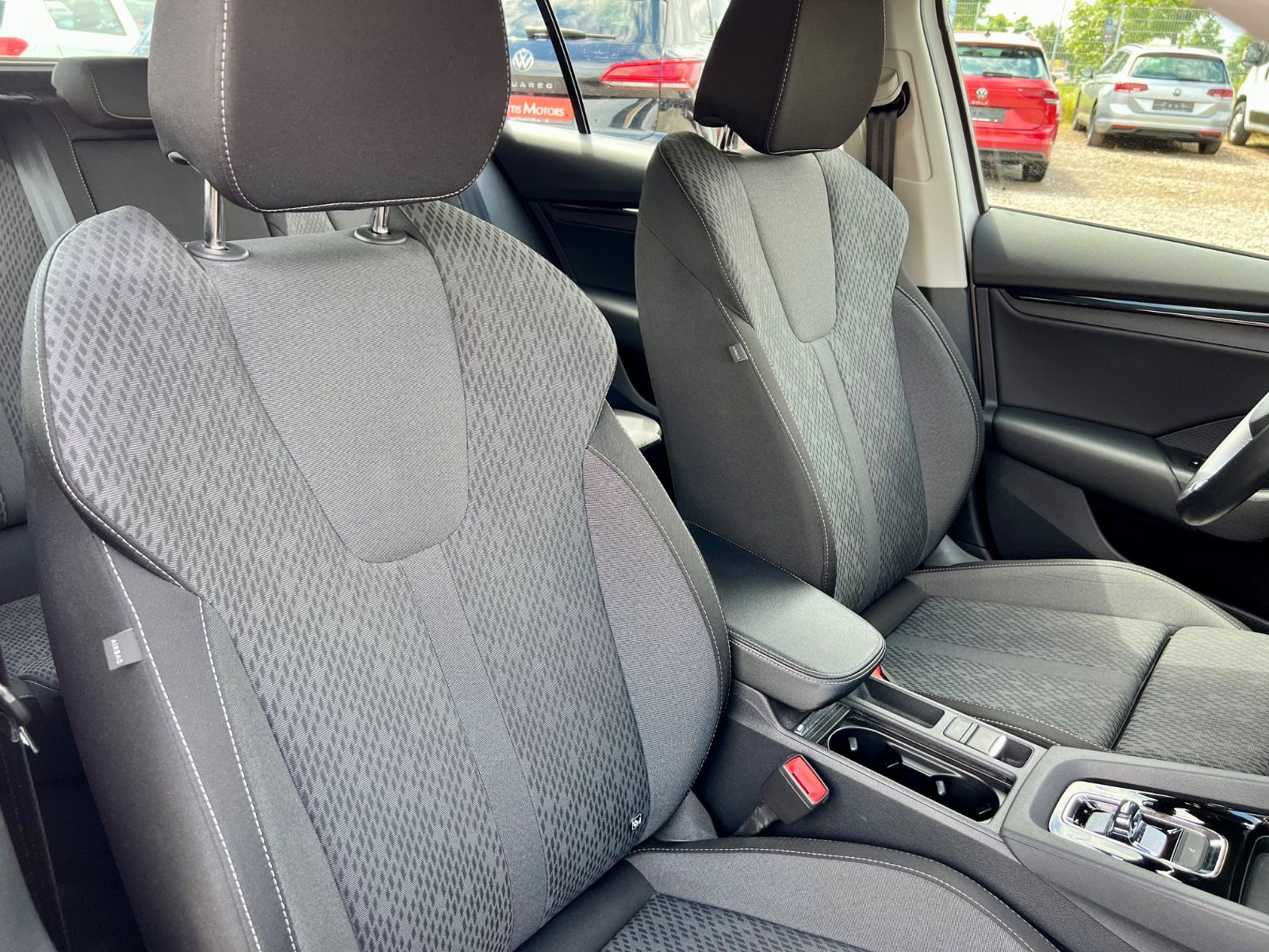 SKODA Octavia Combi Ambition AAC SHZ NAVI CARPLAY