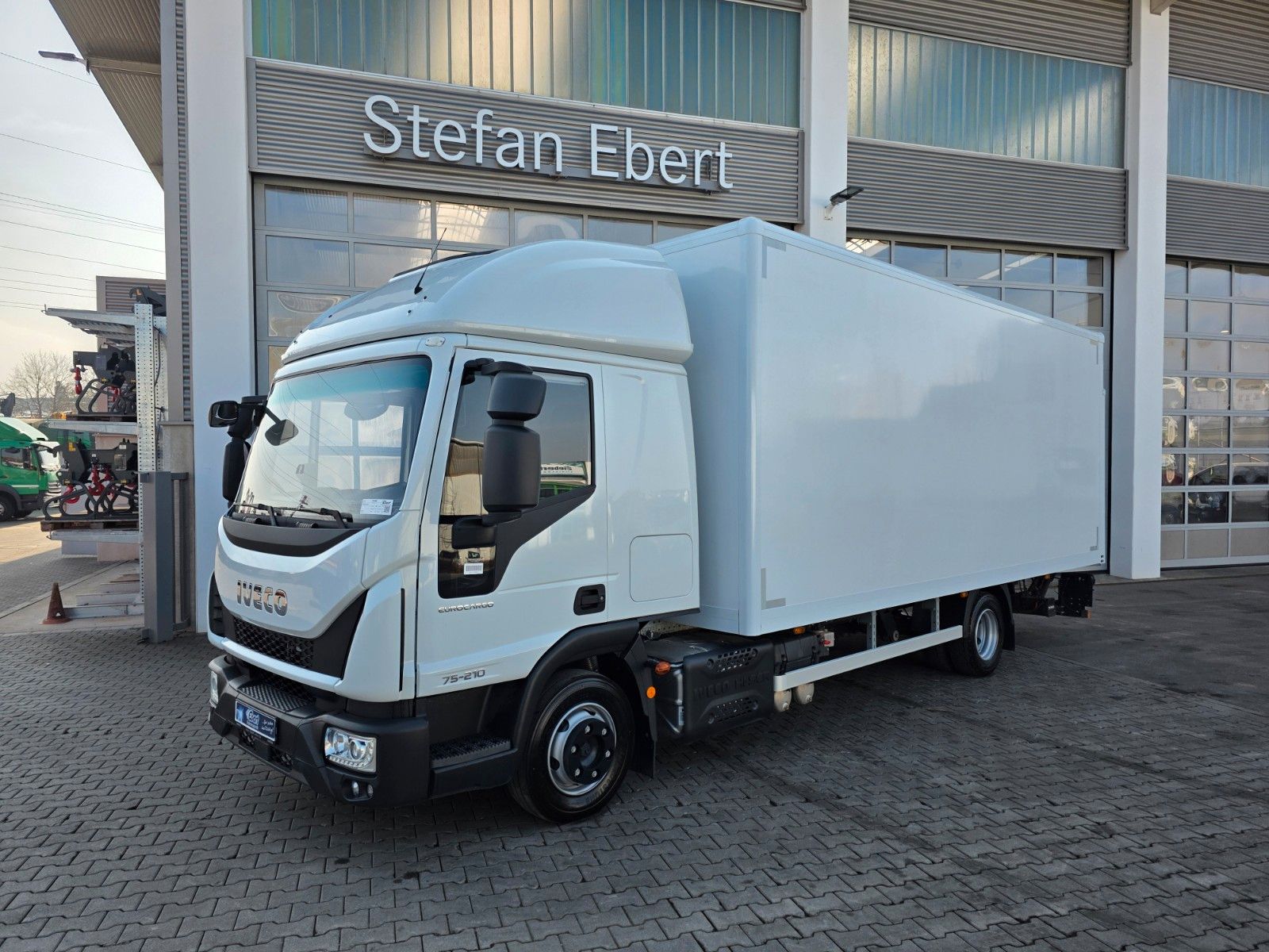 Fahrzeugabbildung Iveco Eurocargo ML75E21/P LBW 1.000kg L-Haus