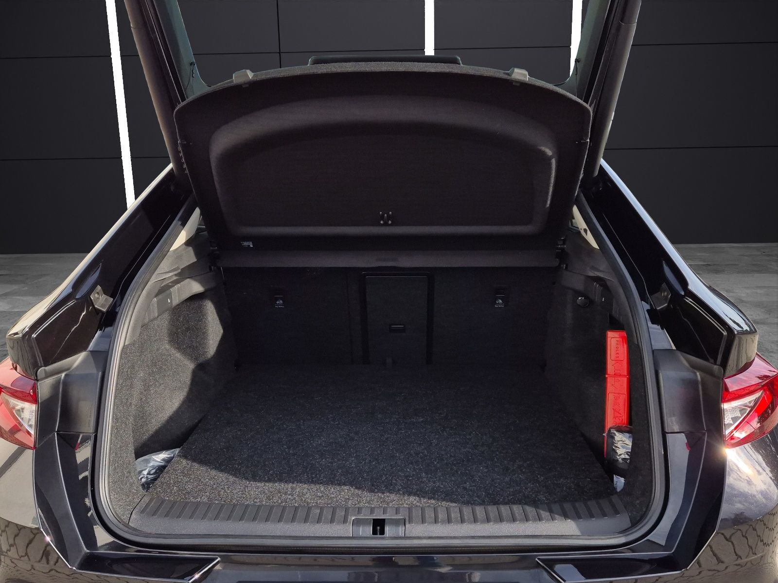 Fahrzeugabbildung SKODA Enyaq Coupé 85 Loft Matrix AHK WäPu Navi Pano AC
