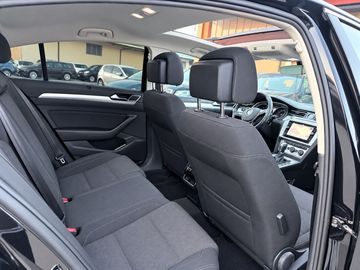 Volkswagen Passat - 9