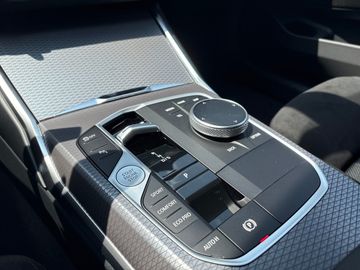 BMW 320d xDrive Touring M Sportpaket DAB LED Shz