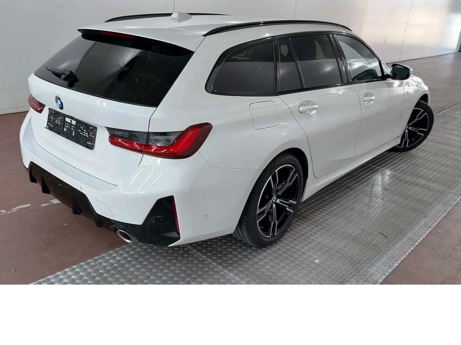 BMW 318i Touring M Sportpaket AmbiLicht Kam. Sound foto 4