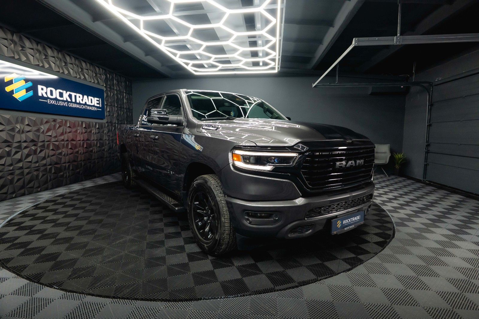Fahrzeugabbildung Dodge RAM 5.7 V8 HEMI 4x4 LARAMIE Offroad Night LED