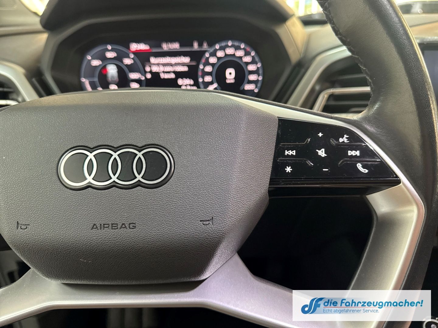 Fahrzeugabbildung Audi Q4 e-tron 45 quattro Sportpaket Navi Leder Digit