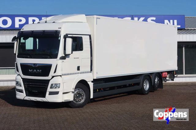 MAN TGX 26.360 6x2 XLX Geisoleerde bak+ klep 2.000 k