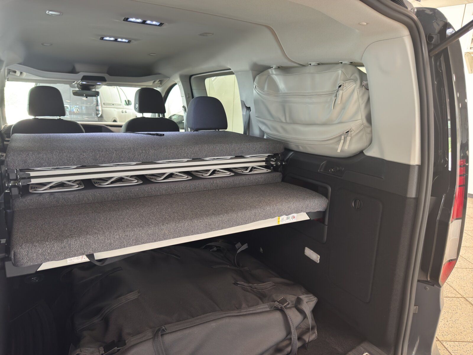 Fahrzeugabbildung Volkswagen Caddy Maxi California 2.0 TDI DSG APP AHK Kamera