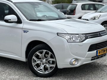 Mitsubishi Outlander - 2