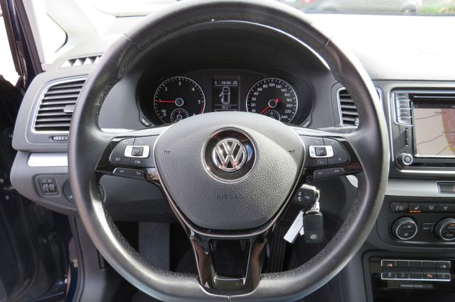 Fahrzeugabbildung Volkswagen Sharan Comfortline Navi el.Türen ACC PDC Sitzhzg