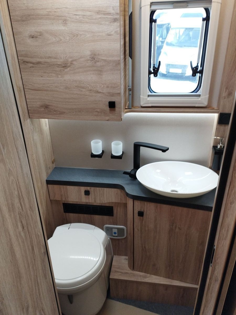 Fahrzeugabbildung Eura Mobil Integra Line IL 720 EB Mondial-Plus-Paket