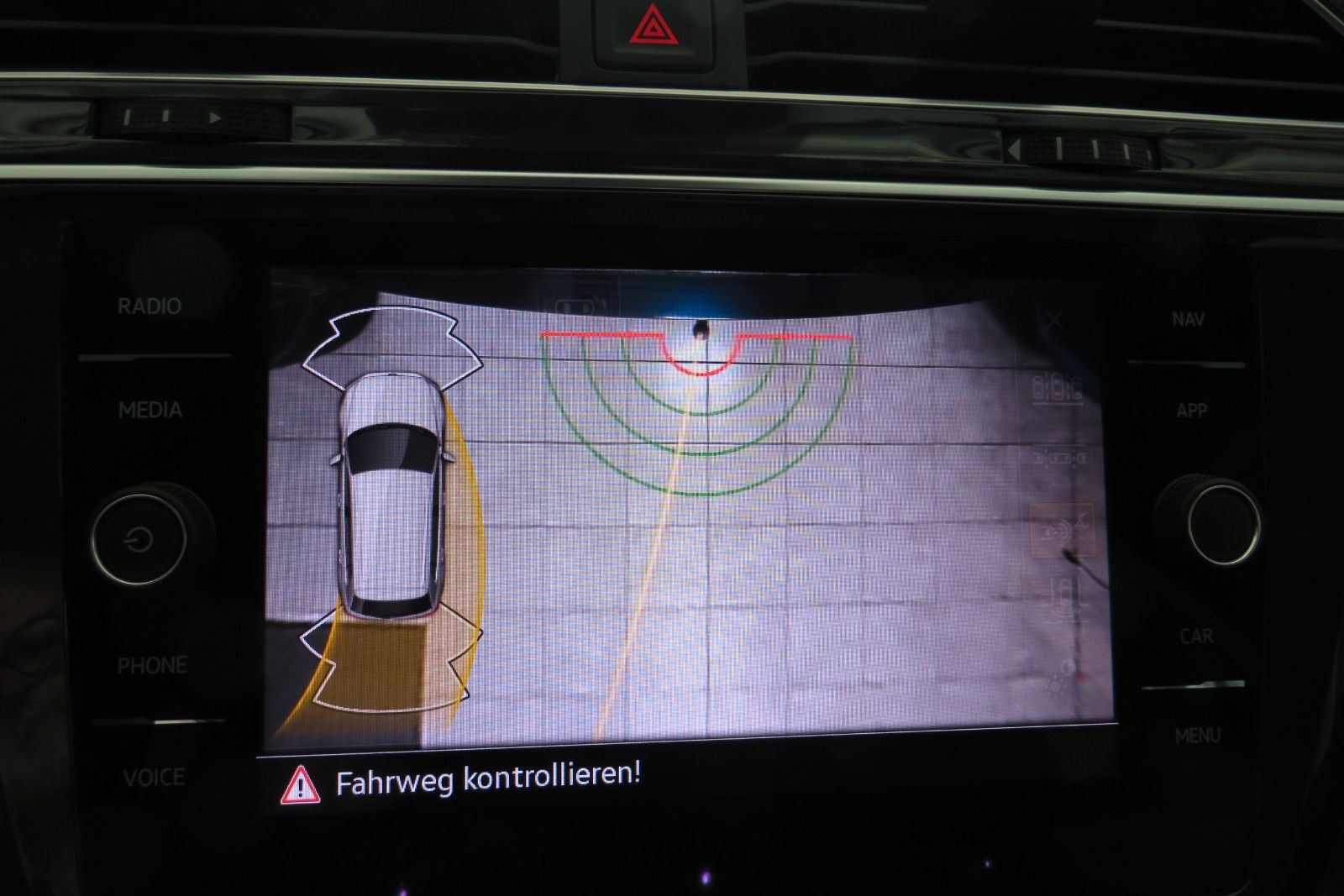 Fahrzeugabbildung Volkswagen Tiguan Life DSG AHK KAMERA ACC PDC SITZH. NAVI 1