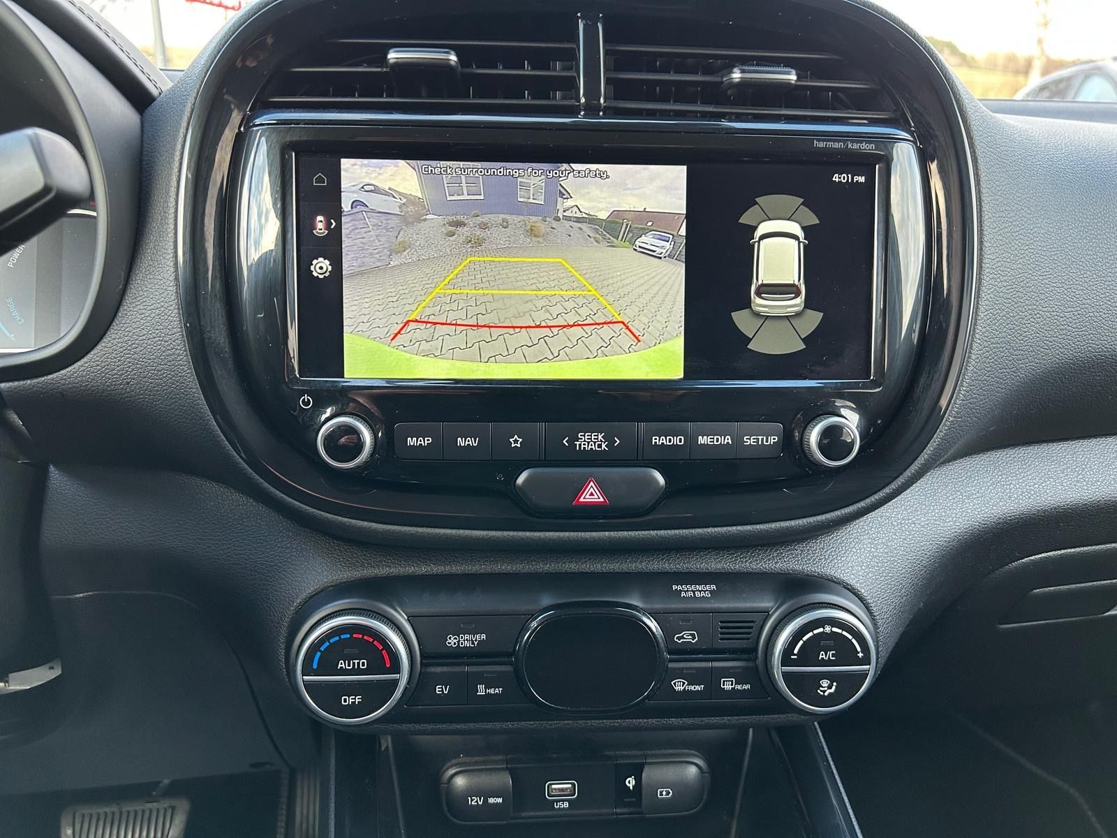 Fahrzeugabbildung Kia e-Soul°64 kWh°CCS°3 Phasen°1.Hand°Kamera°LED°
