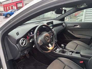 Mercedes-Benz A 180 BlueEfficiency+Navi*SHZ+PDC+19TKM!!!