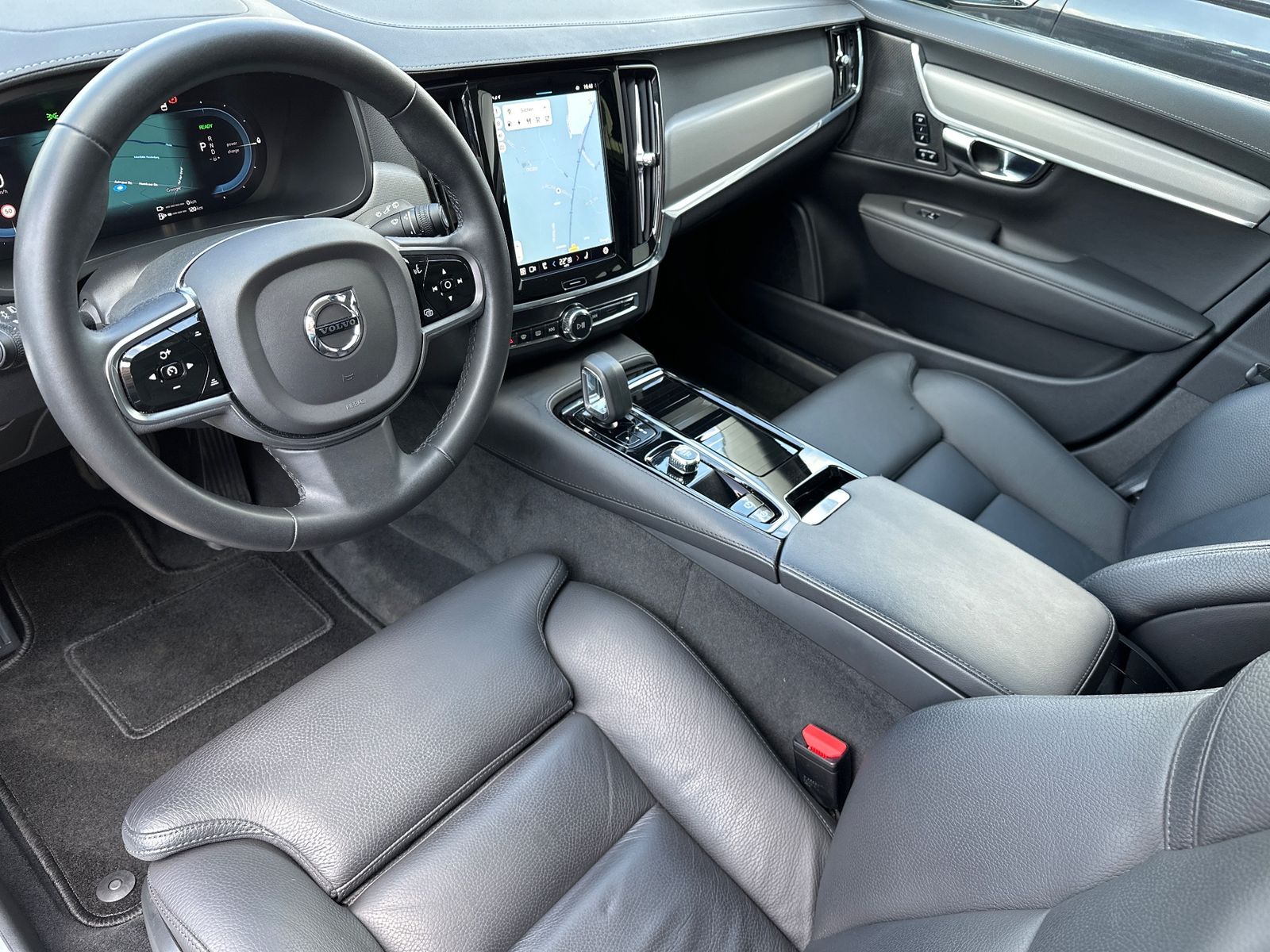 Fahrzeugabbildung Volvo V90 T8 Ultimate Dark NAV+LED+PANO+ACC+AHK+H&K+VC
