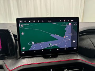 Fahrzeugverkauf 23 Skoda Kodiaq 2.0 TDI 4x4 Sportline Pano AHK 7-Sitze