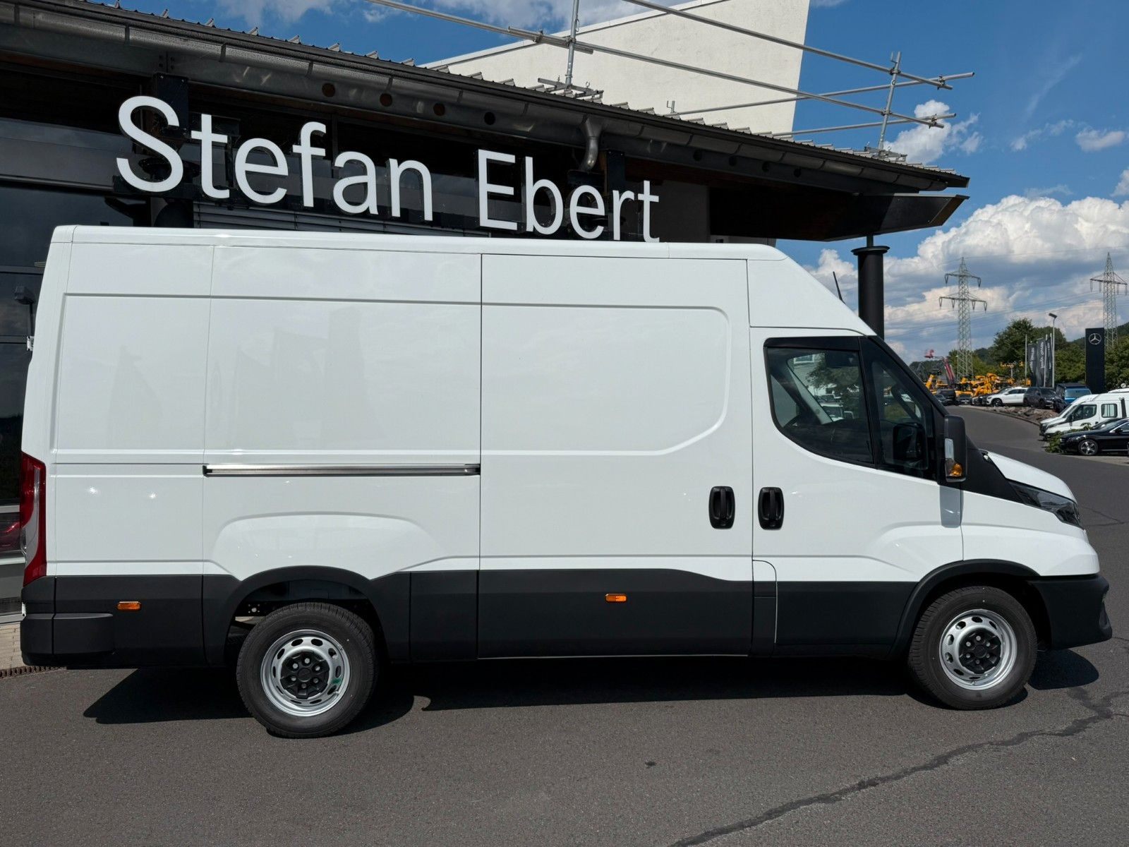 Fahrzeugabbildung Iveco Daily 35S16H3.0A8 V Y ASC-Ausbau Kastenwagen