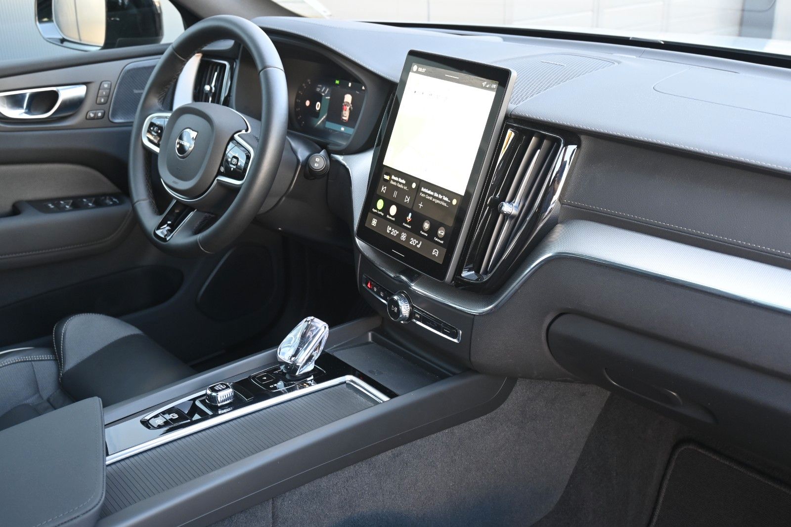 Fahrzeugabbildung Volvo XC60 T8 RC AWD Ultra Black Edition*360*Facelift