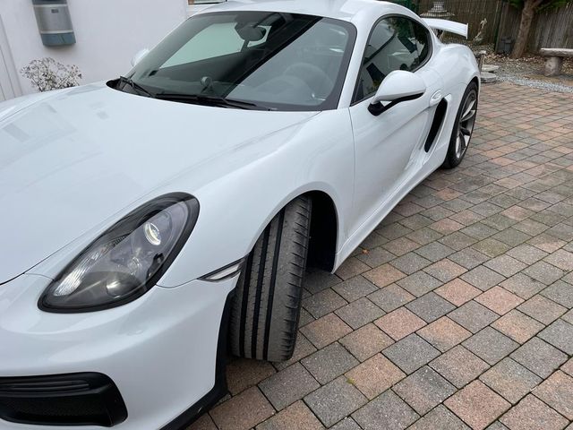 Porsche Cayman GT4