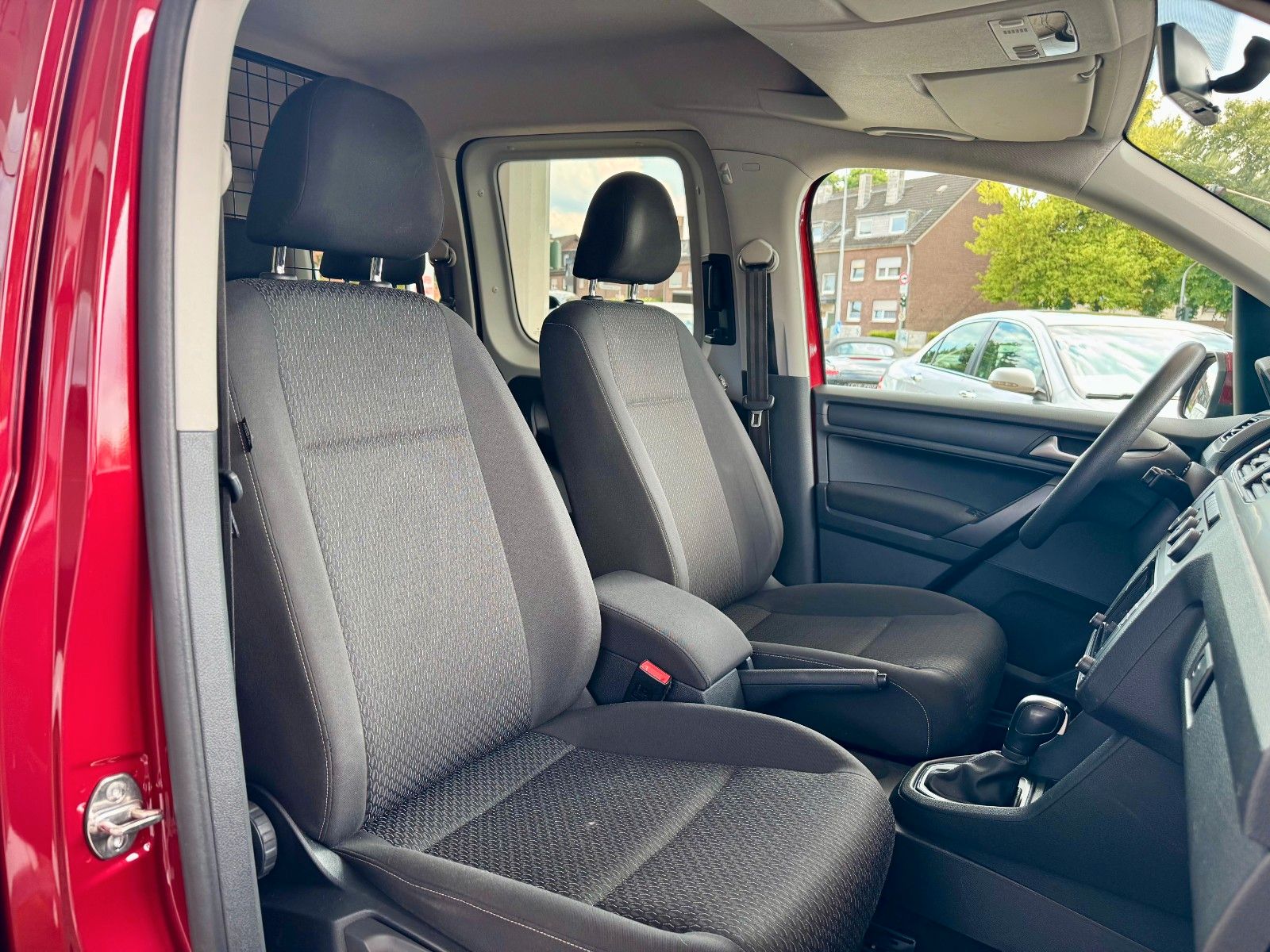 Fahrzeugabbildung Volkswagen Caddy Navi/Bluetooth/PDC/Klimaaut./Alufelgen