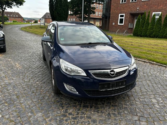 Opel Astra J 1.6 Sports Tourer Design Edition