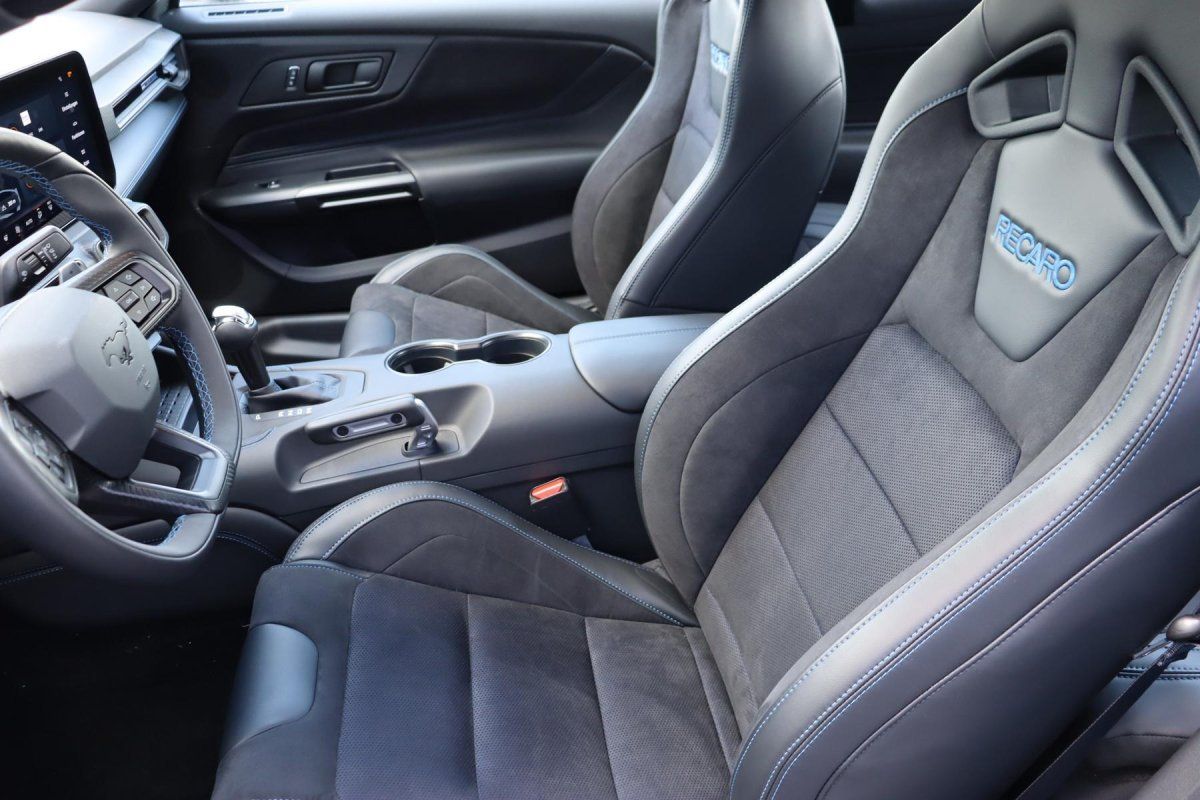 Ford Mustang (MUSTANG Dark Horse RECARO/Styling-Paket/großer)