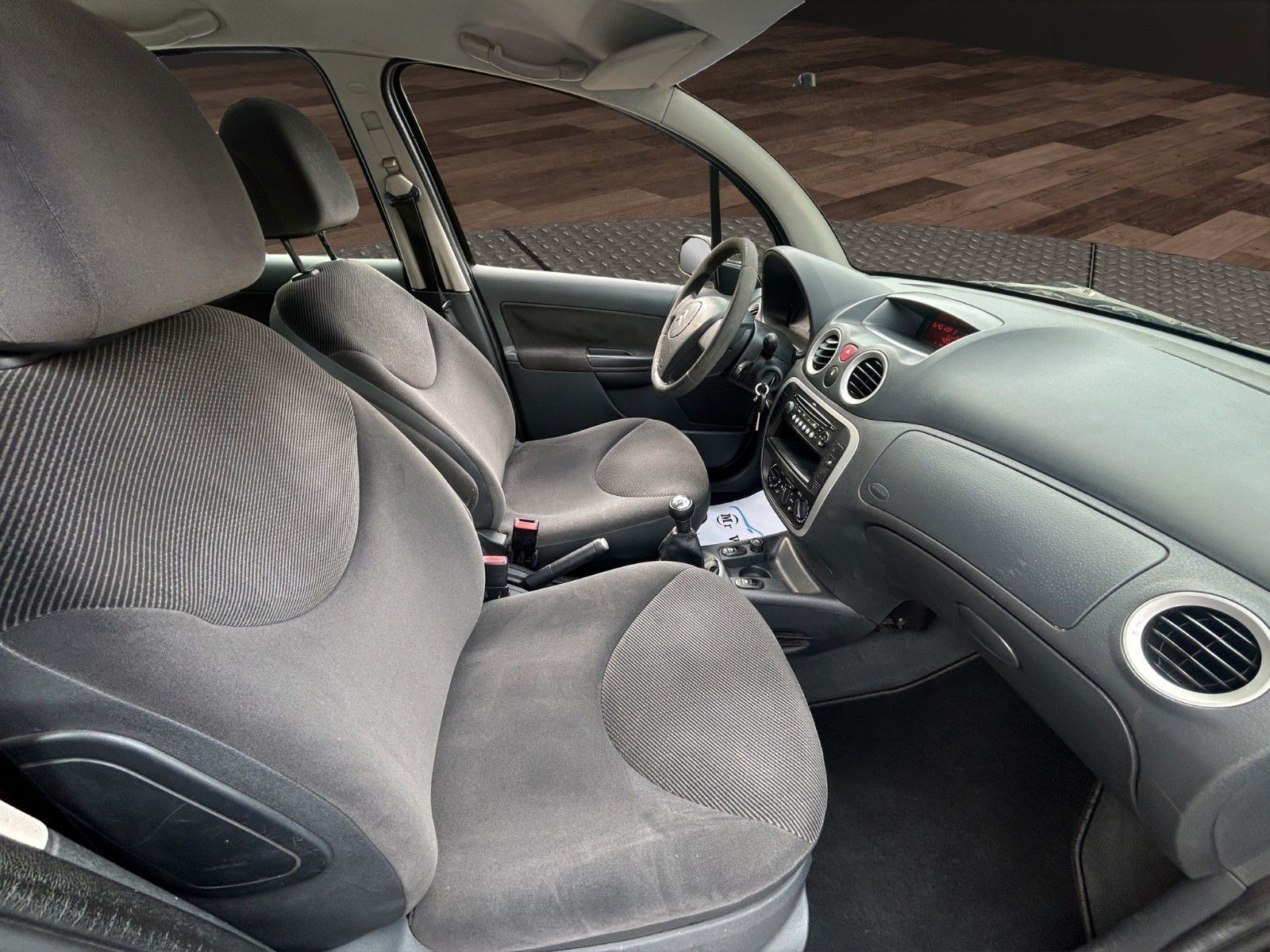 Fahrzeugabbildung Citroën C3 1.1 Confort Klima/el Fenster/5Türig/TÜV NEU