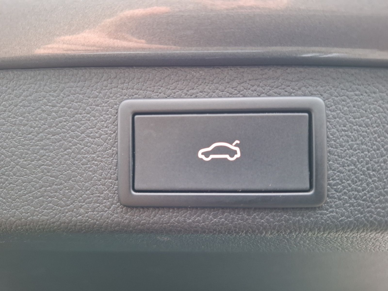 Fahrzeugabbildung SKODA Superb Combi TDI Sportline DSG 4x4 Matrix Navi A