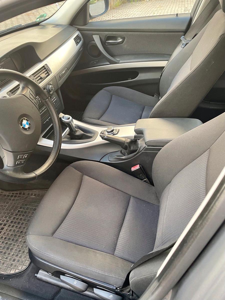 BMW 320 2011 — photo 12