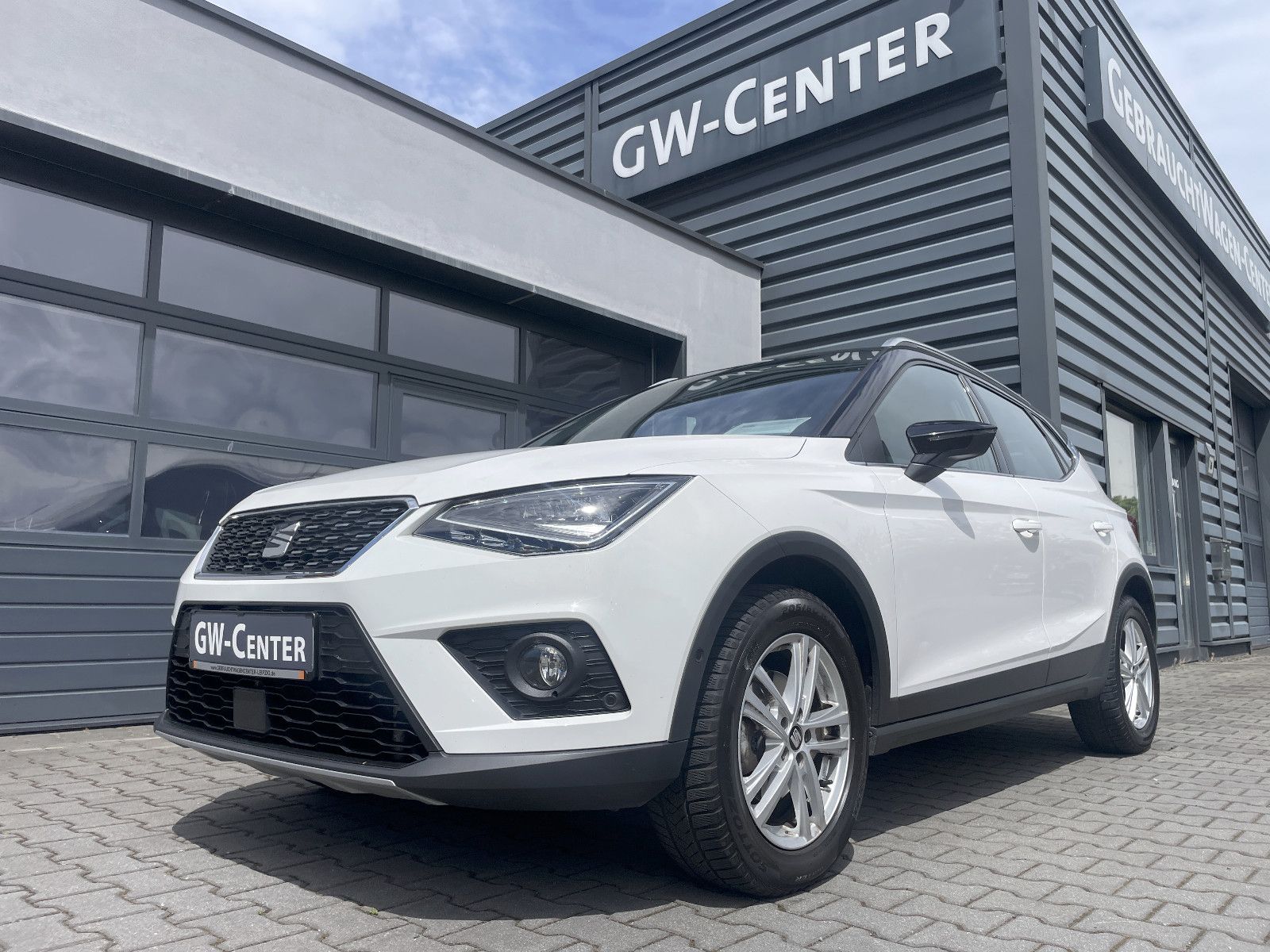 SEAT Arona Xcellence DSG / LED / Navi / ACC