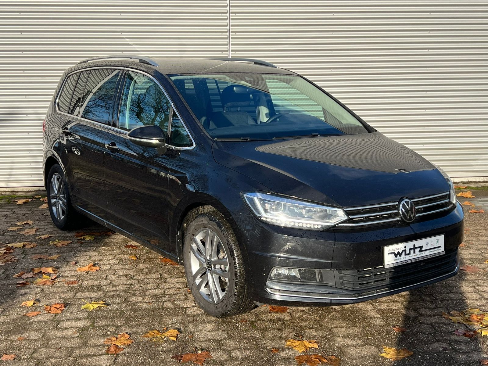 Fahrzeugabbildung Volkswagen Touran 1.4 TSI DSG Navi LED ACC
