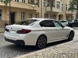 BMW 530d xDrive M Sport Scheckheft H&K AHK Schiebed.