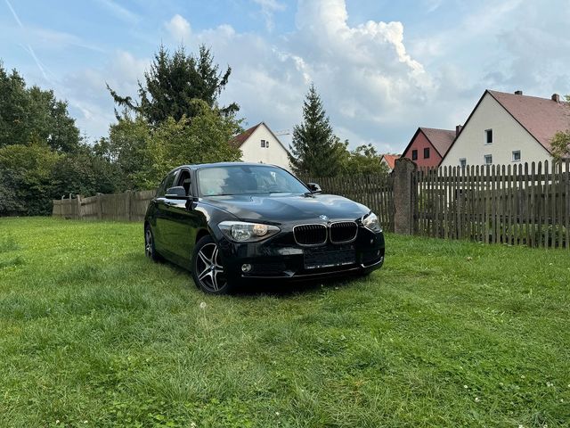 BMW 116i Sport Line. Klimaautomatik. Sitzheizung.