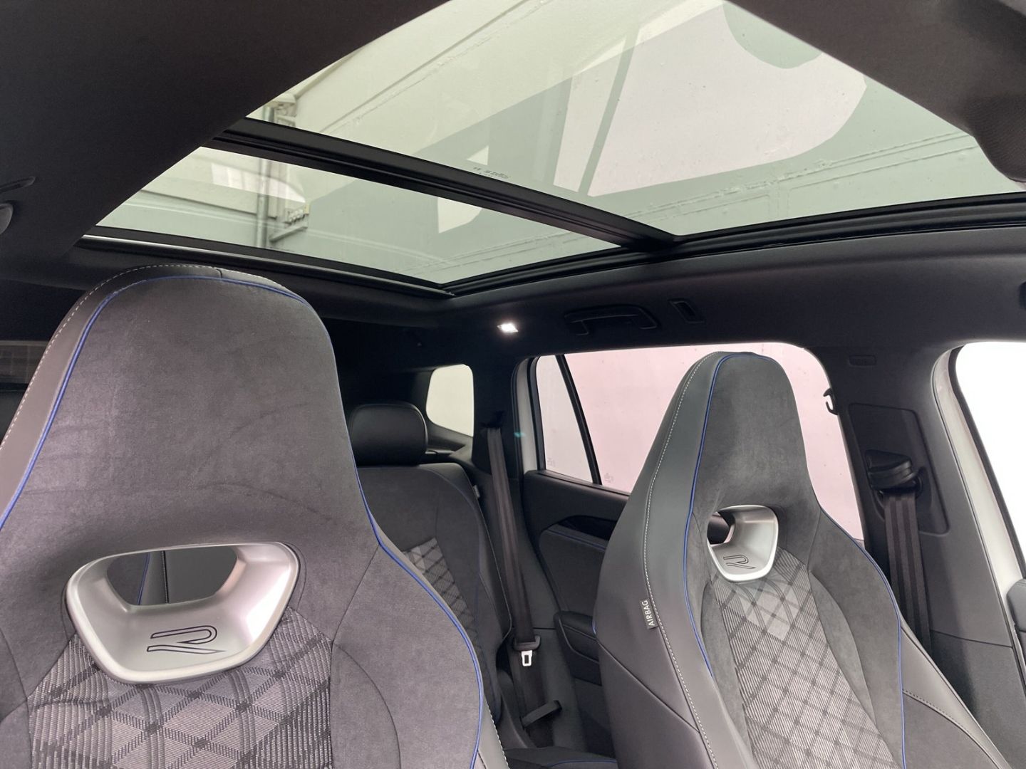 Tayron 2.0 TDI 4Motion R-Line Standhzg/AHK/Pano