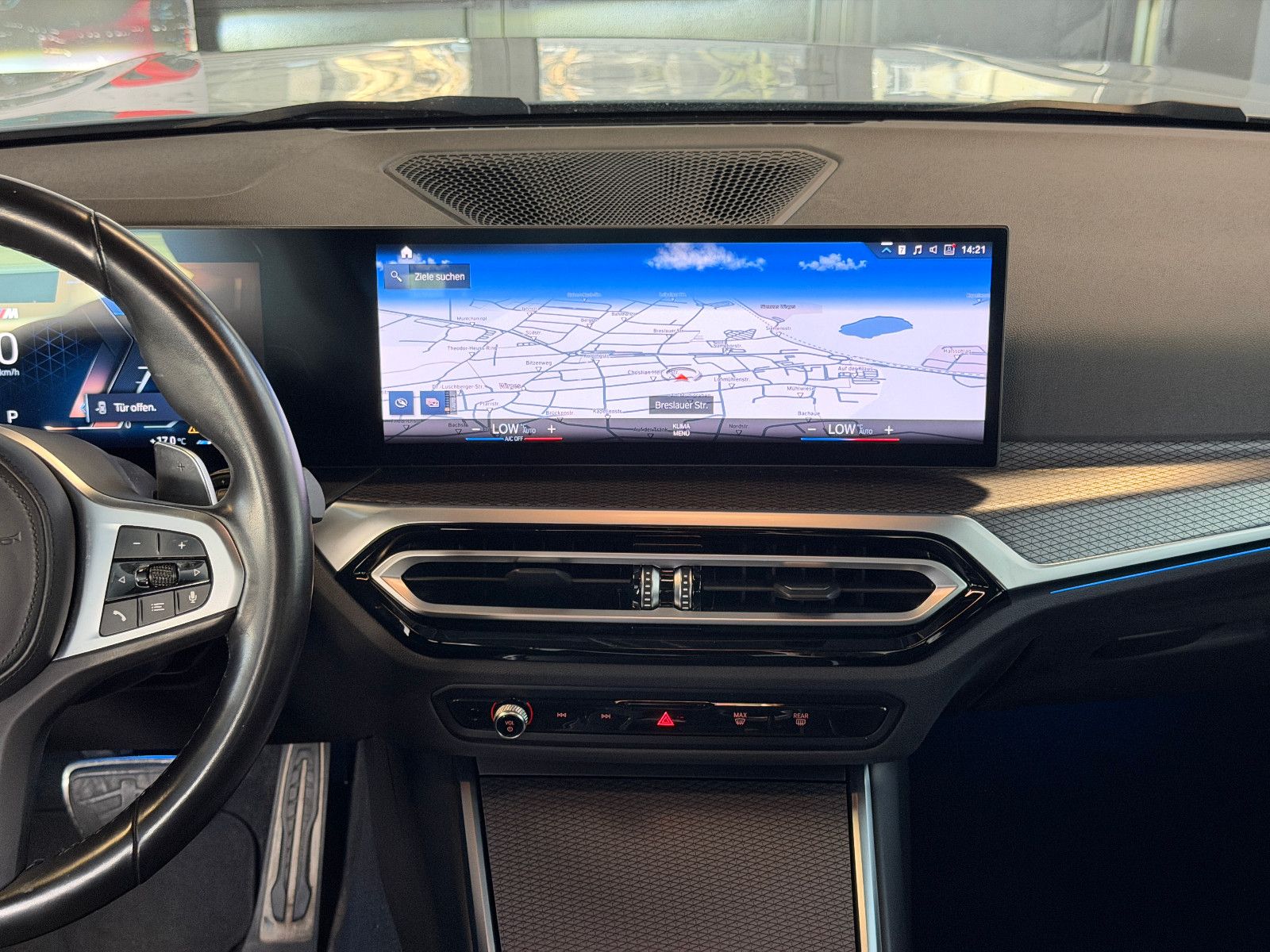 Fahrzeugabbildung BMW 320 d M Sport/M-PAKET/LED/SHADOW-LINE/AMBIENTE