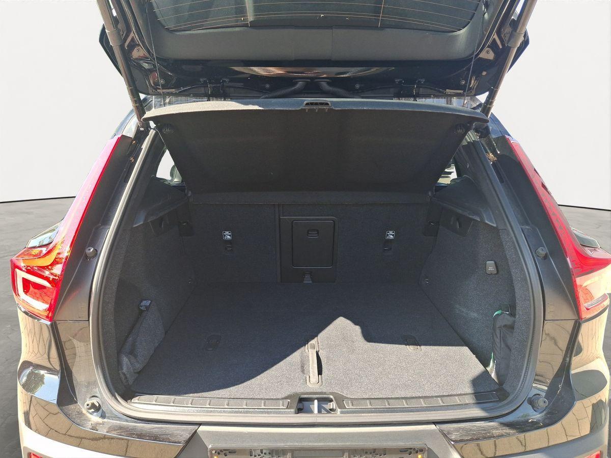 Volvo XC40 B3 Black Edition Plus 360° PANO AHK H/K 20"