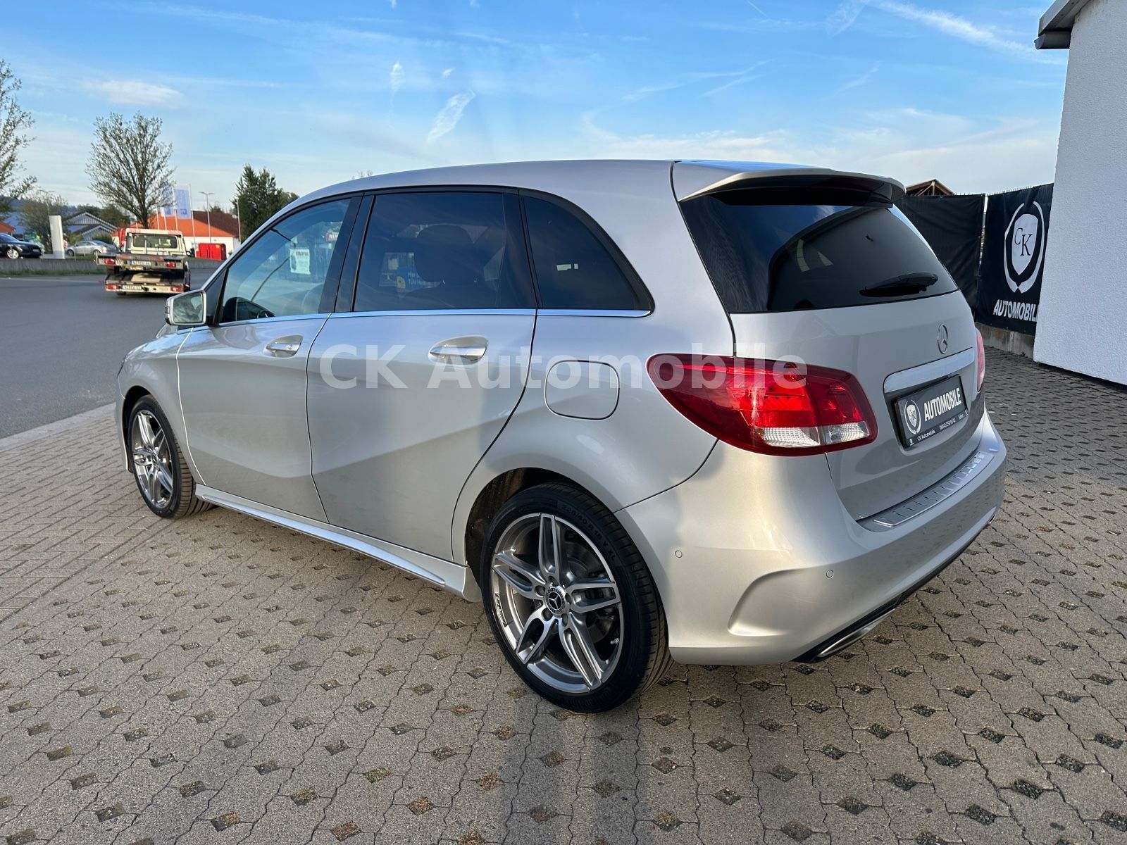 Fahrzeugabbildung Mercedes-Benz B 220 4Matic AMG-Line/Navi/Tempomat/PDC/AHK