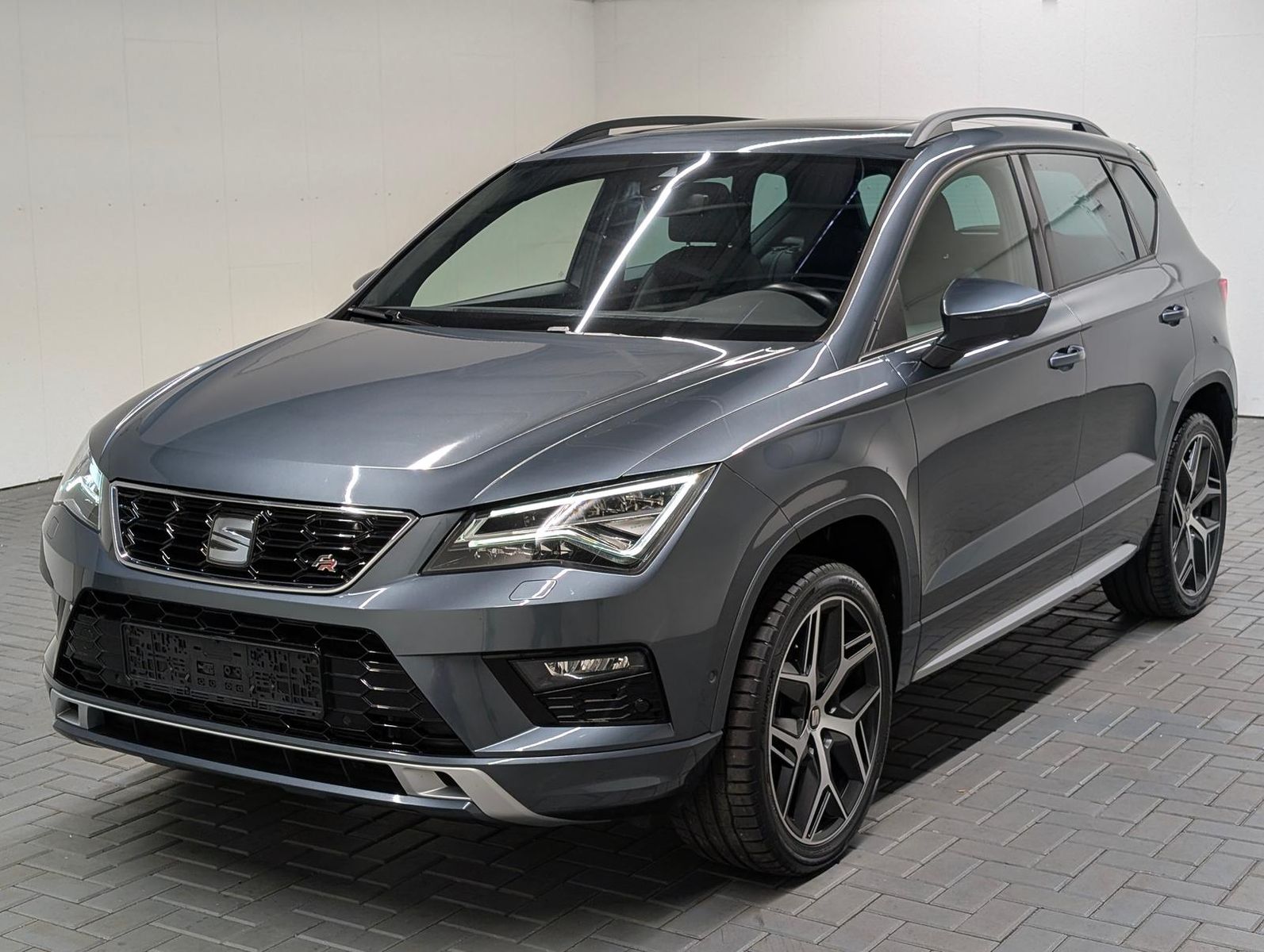 SEAT Ateca 4Drive FR LED/Navi/Pano/AHK/SHZ/Kam/19-LM