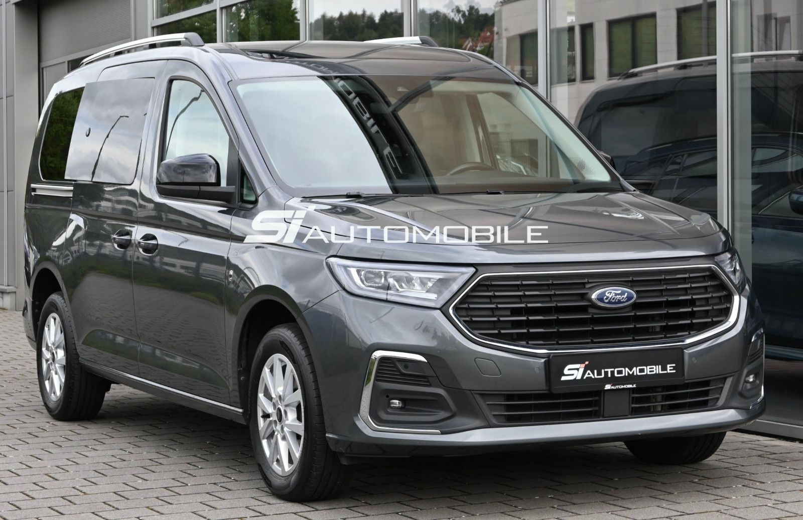 Fahrzeugabbildung Ford Grand Tourneo 2.0 d Titanium Aut °PANO°KAM°8FACH
