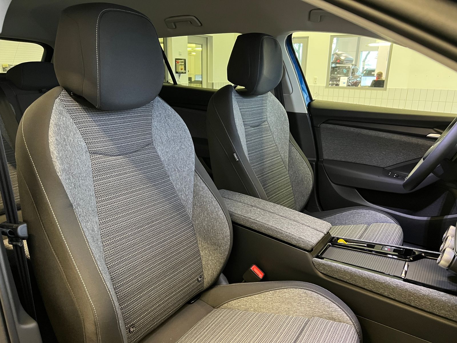 Fahrzeugabbildung SKODA Superb Combi Selection 1.5 TSI mHEV DSG *AHK, LE