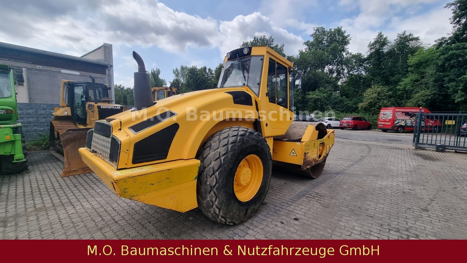 Fahrzeugabbildung BOMAG BW 213 DH-4 / Walzenzug / 14,9t