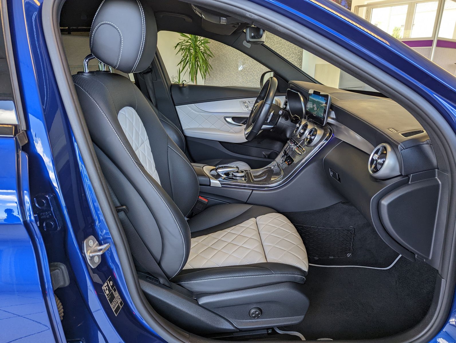 MERCEDES-BENZ C 300 d AMG Multbeam Burmester Memory designo 19 - Image 15