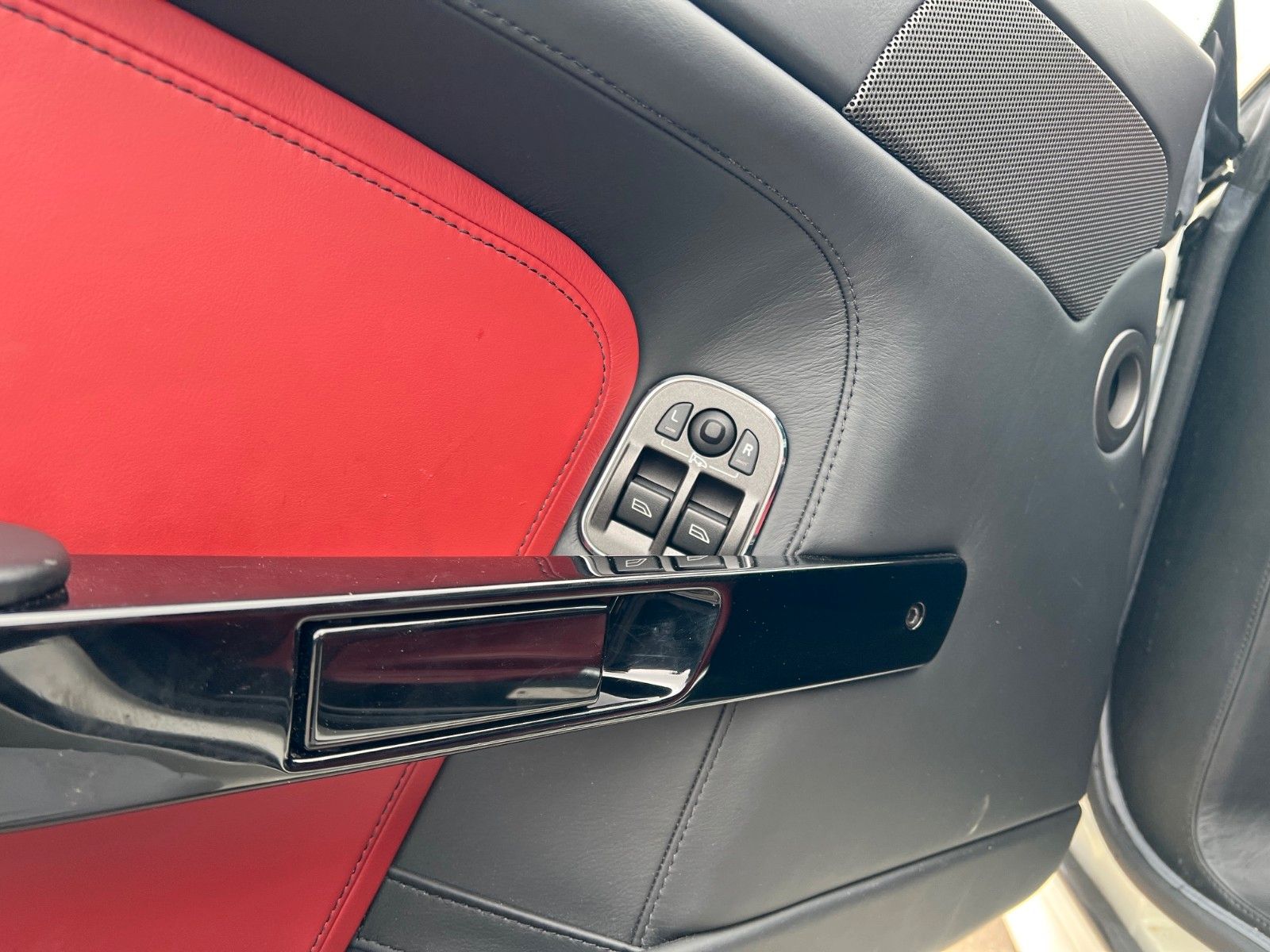 Fahrzeugabbildung Aston Martin V8 Vantage Coupe*RFK nur 18TKM*wie NEU