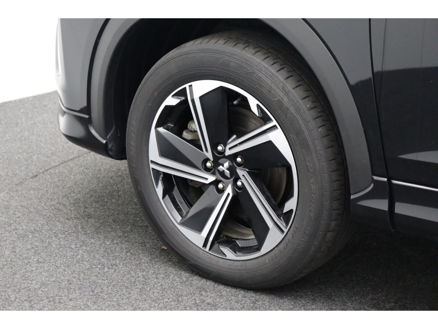 Fahrzeugabbildung Mitsubishi Eclipse Cross Plus Select 2.4 4WD ACC 360 Kamera