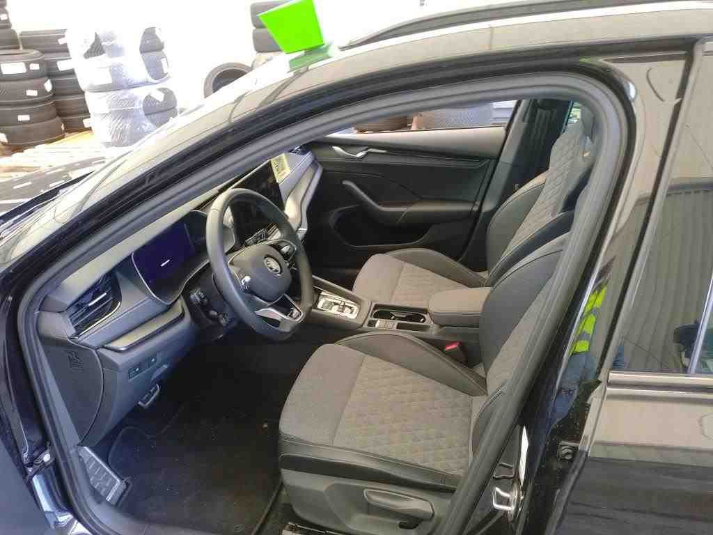 Fahrzeugabbildung SKODA Octavia Combi TDI Sportline DSG LED Navi HUD VC