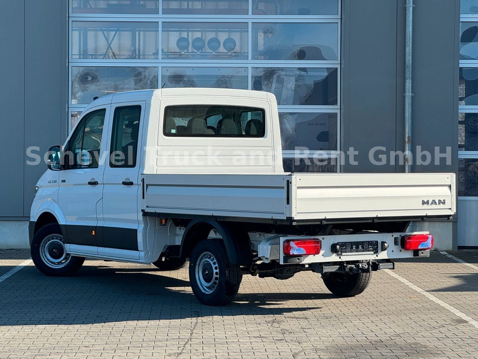 Fahrzeugabbildung MAN TGE 3.180 4x4 DoKa Pritsche Kurz NEXT LEVEL