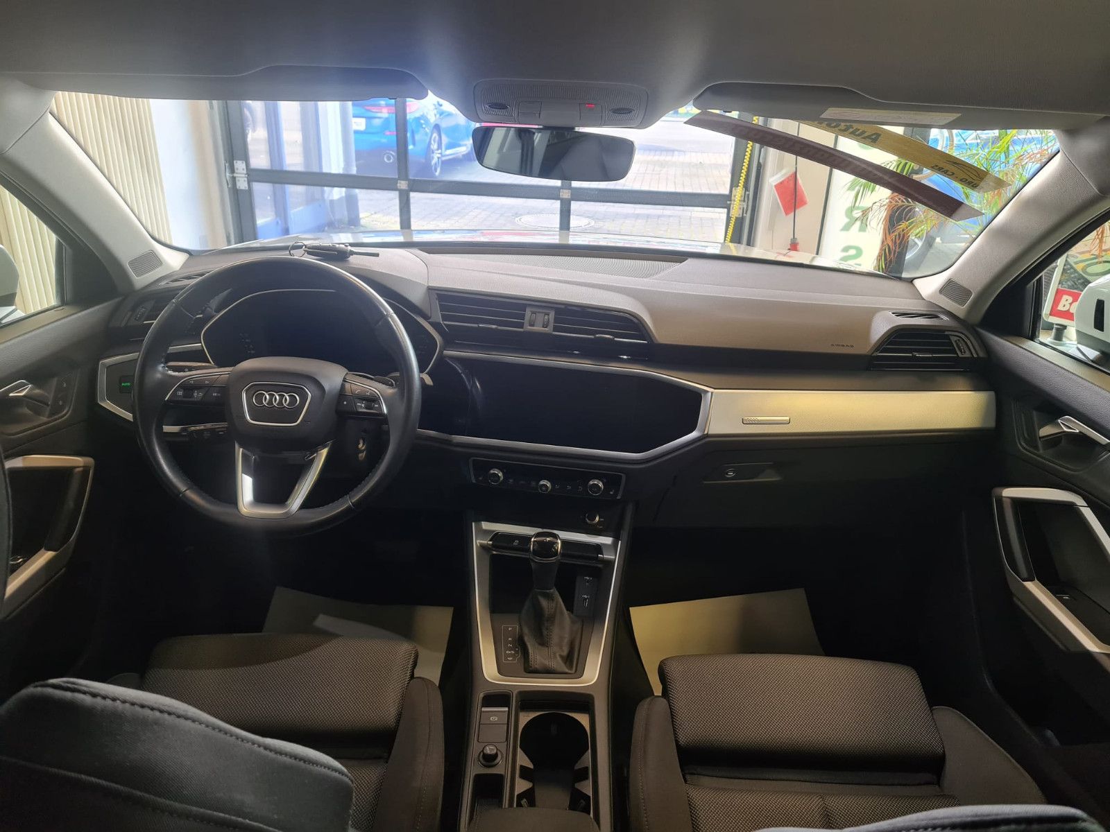 Fahrzeugabbildung Audi Q3 35 TFSI / LED / NAVI / AHK / VIRTUELL