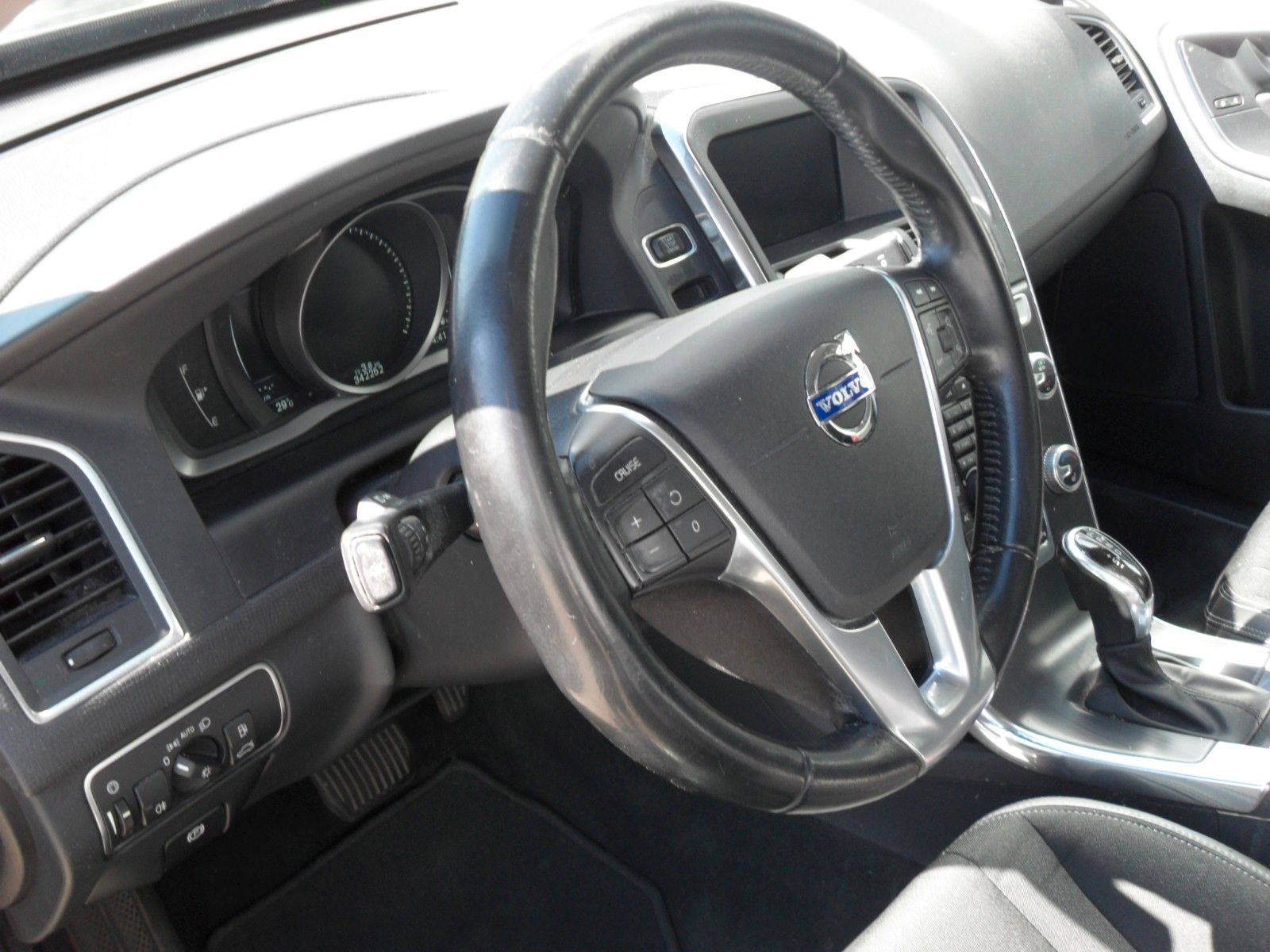 Fahrzeugabbildung Volvo XC 60 2.0 Automatik - Momentum 2WD