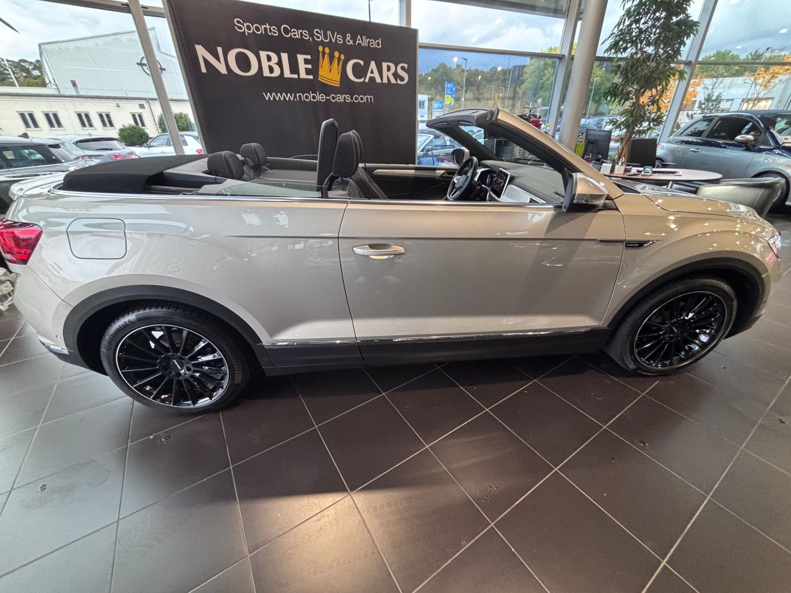Fahrzeugabbildung Volkswagen T-Roc Cabriolet Move RFK LED NAVI ALU